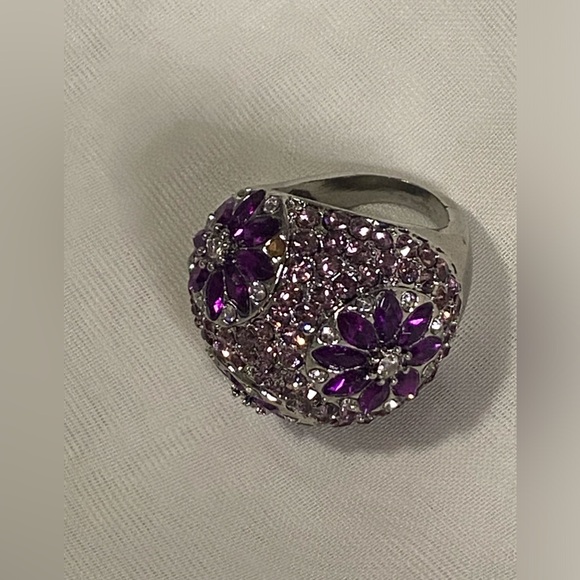 Big purple rhinestone/glass bling bling statement cocktail ring sz 8.5 - Picture 2 of 5